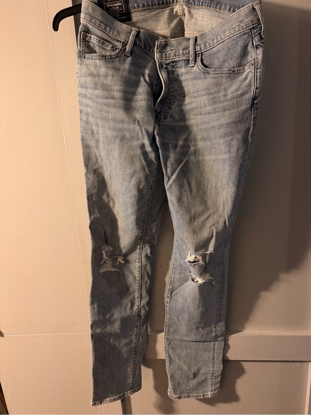 Abercrombie & Fitch Light Blue Distressed Men's Jeans 32 x 32